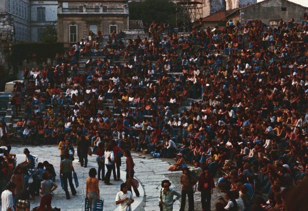 Arles Festival audience. August 6th 1975. Audience at the Theatre Antique